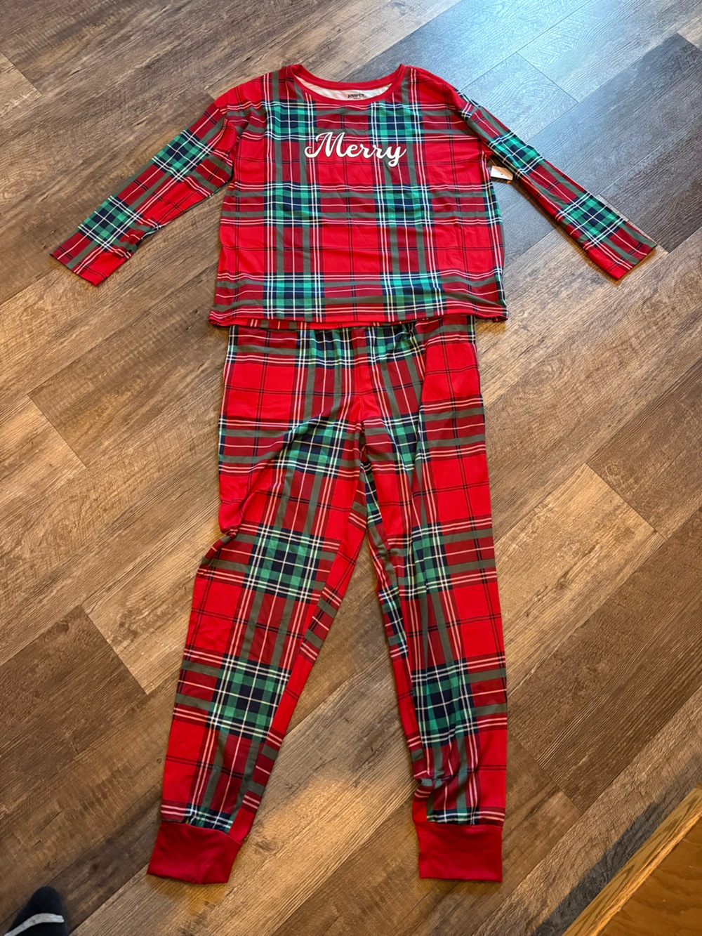 New with tags Women’s Red Plaid Merry Christmas Pajama lounge Set size med 8/10